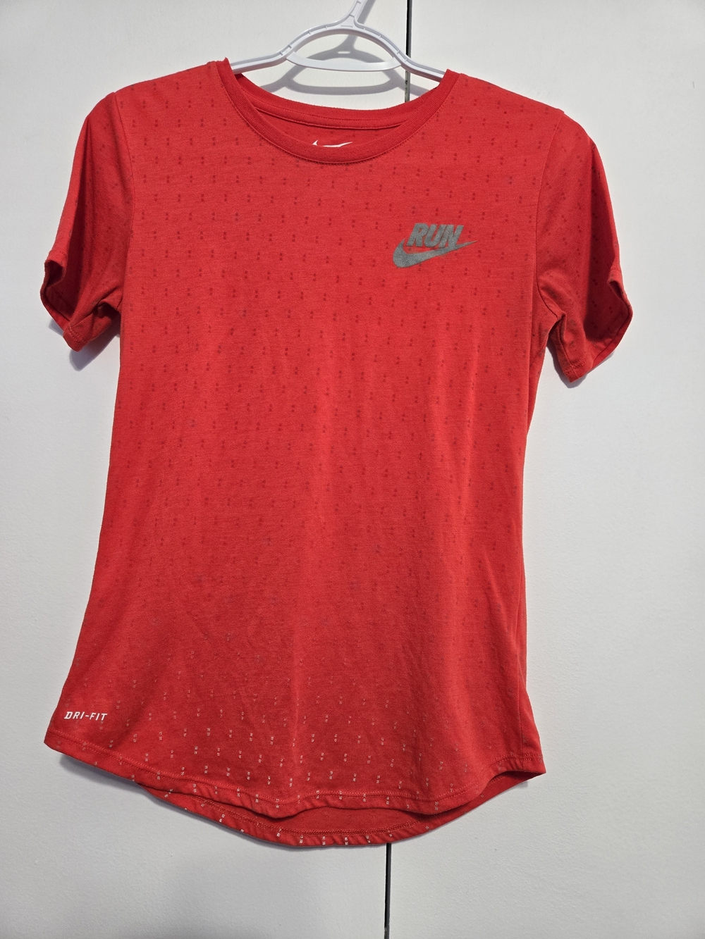 Nike Dri-FIT Run Athletic Cut Red Short Sleeve Running Tee Shirt Small
